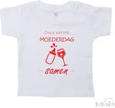 Soft Touch T-shirt Shirtje Korte mouw "Onze eerste moederdag samen!" Unisex Katoen Wit/rood Maat 62/68