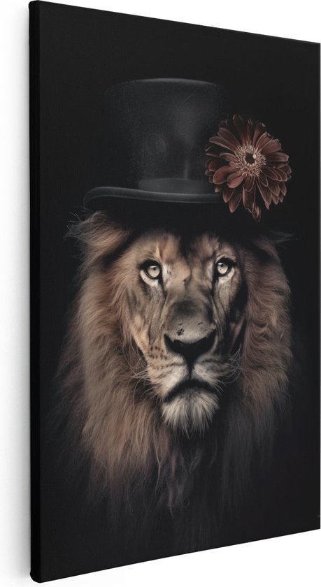 Artaza Canvas Schilderij Leeuw met Hoge Hoed - 60x90 - Muurdecoratie - Foto Op Canvas - Canvas Print