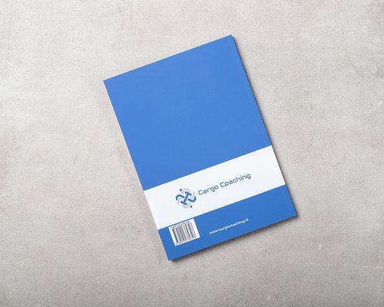Blauwe boek met witte band en logo 'Cargo Coaching'. ISBN en website zichtbaar.