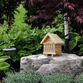 Design insectenhotel met natuurlijke materiaal - Voor bijen, lieveheersbeestjes en vlinders - Om op te hangen ‎19 x 21.5 x 25.5 cm