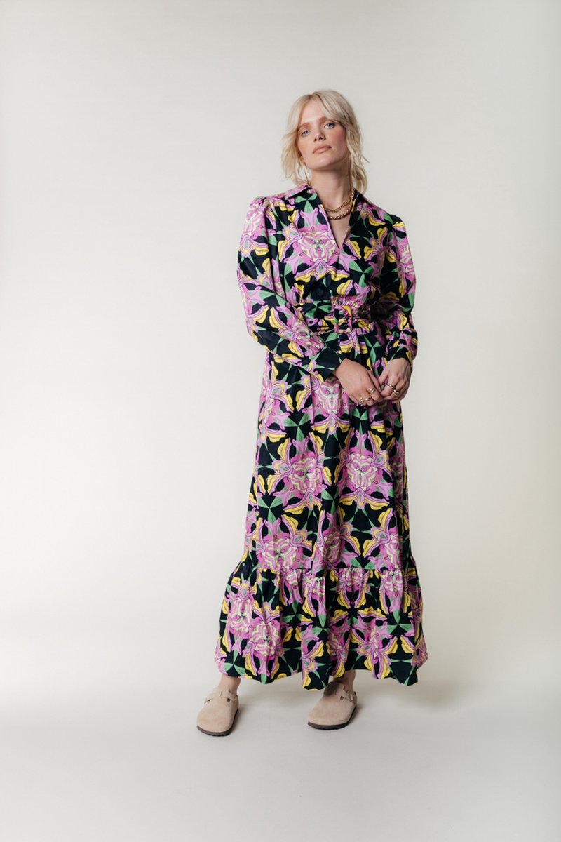 Colourful Rebel Davina Graphic Flower Maxi Dress- L op Prijzenvolger.com