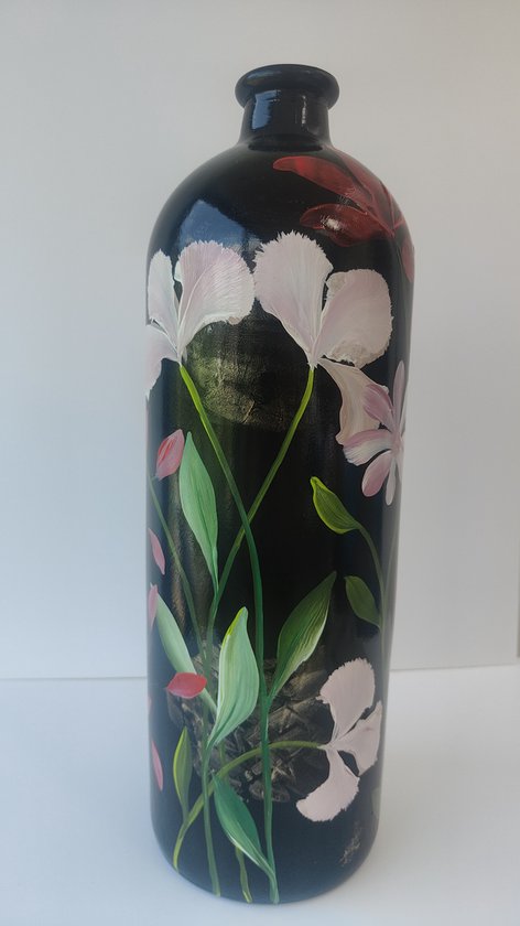 painting zwarte fles vaas- hand beschilderde vaas- Witte vaas blauwe tulpen- 40cm- glas- handgemaakt-handbeschilderde glazen vaas- unieke- bloemen vaas- kunst object van nederlandse bodem- ongewoonbijzonder- design- industrieel- modern- landelijk