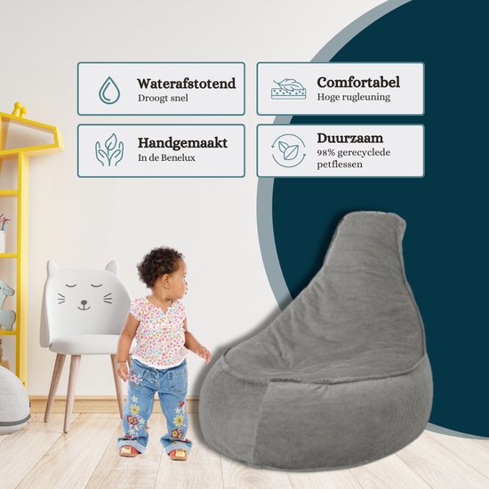 Grijze zitzak met waterafstotende en duurzame kenmerken, met een baby in de buurt.