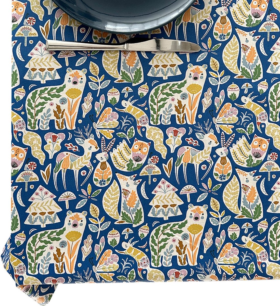 BINK Bedding Tafelkleed - Tafelzeil Forrest Blauw - Acryl gecoat Katoen 145 x 100 cm - afneembaar - wasbaar - feest - feestdecoratie - kinderfeestje - verjaardag - buiten eten - bosdieren - beer - hert - uil - konijn - vos - multicolor