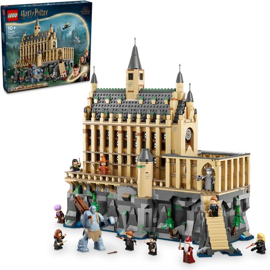 LEGO Harry Potter Poudlard Château La Grande Salle 76435, avec mini-personnages, un géant et un dragon.