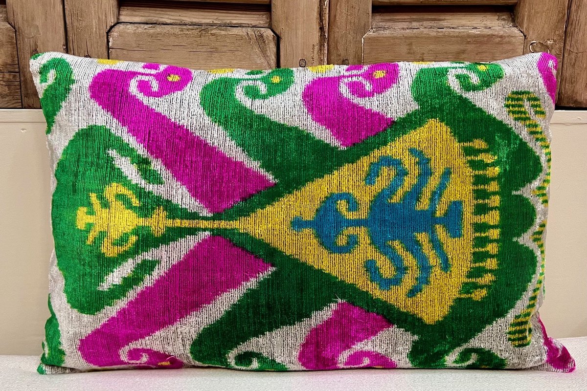 Ikat velvet fluweel zacht kussen 60cm x 40cm. Sierkussen inclusief vulling