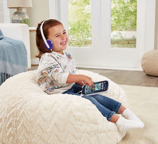 Vtech V-kids Muziekspeler. Druk op de toetsen om naar verschillende stijlen muziek en 11 gezongen liedjes te luisteren én bekijk de vrolijke animaties op het verlichte scherm. Speel 3 muziek-spellen of kom tot rust tijdens de speelstand 'Relaxen'. van Vtech — afbeelding 4