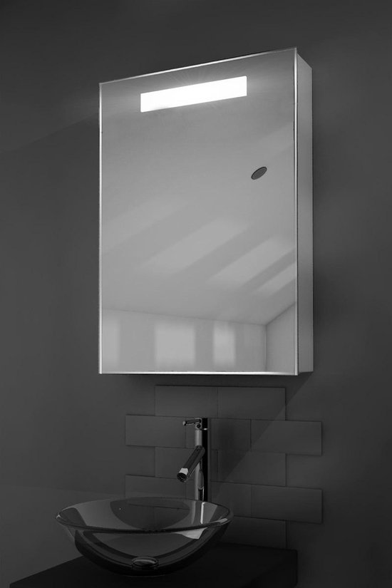 badkamer spiegelkast met LED verlichting, sensor en scheerstopcontact 50×70 cm | bol.com