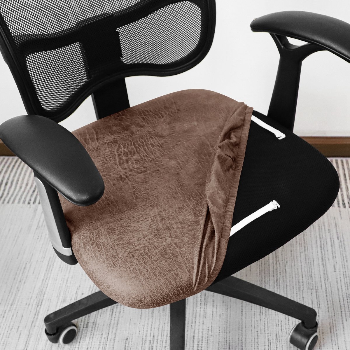 Covers By Ralfos* Bureaustoelhoes lederen uitstraling Bruin | Hoes | Chair cover | Eetkamerstoel hoes | Bruin | Universeel | Voor zitting | Stretch | Kantoor en thuisgebruik | Wasmachine bestendig | Eetkamer