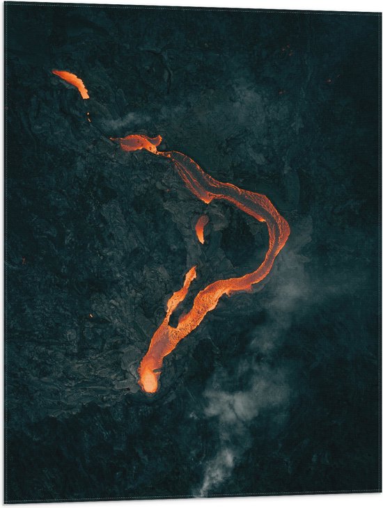 WallClassics - Vlag - Kronkelvormige Lava op Vulkaan - 60x80 cm Foto op Polyester Vlag