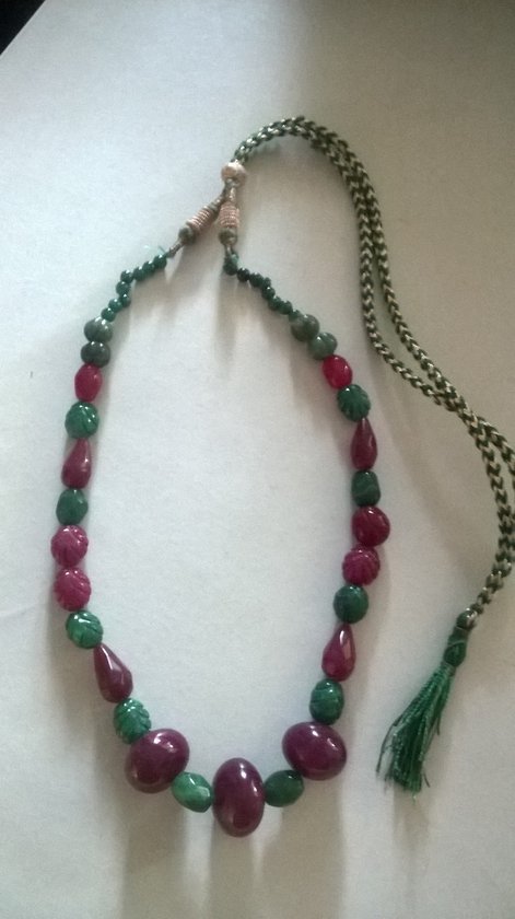 Gemstones-halssnoer robijn en smaragd 44cm verlengbaar met 44 cm stenen 2 x1 cm, 0,5 cm gekerfd, gepolijst 62g