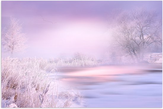 WallClassics - Poster Glanzend – Zachte Kleuren Lucht in Winterlandschap - 60x40 cm Foto op Posterpapier met Glanzende Afwerking