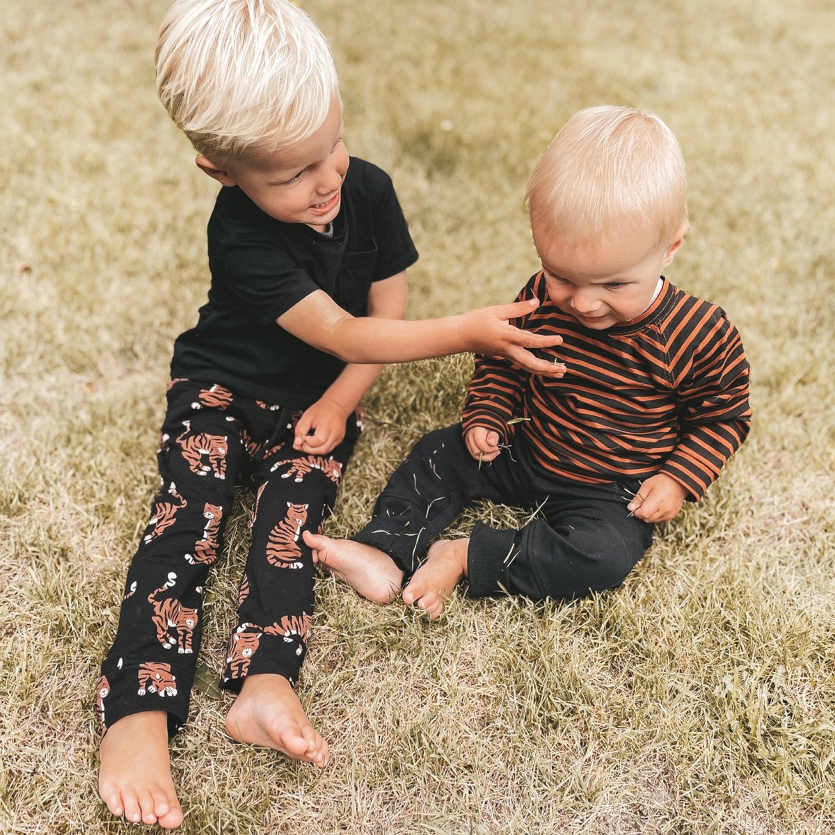 80 and 90 themed outfits