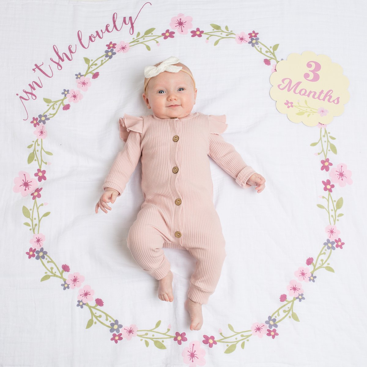 Goedkoopste Lulujo Baby's First Year - swaddle & cards - Isn't she lovely