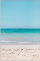 WallClassics - Poster Glanzend – Felblauwe Zee aan het Witte Strand - 40x60 cm Foto op Posterpapier met Glanzende Afwerking