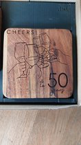 Cadeau 50 jaar abraham of Sarah set van 4 Acacia houten onderzetters Cheers feest artikel erg leuk als cadeau