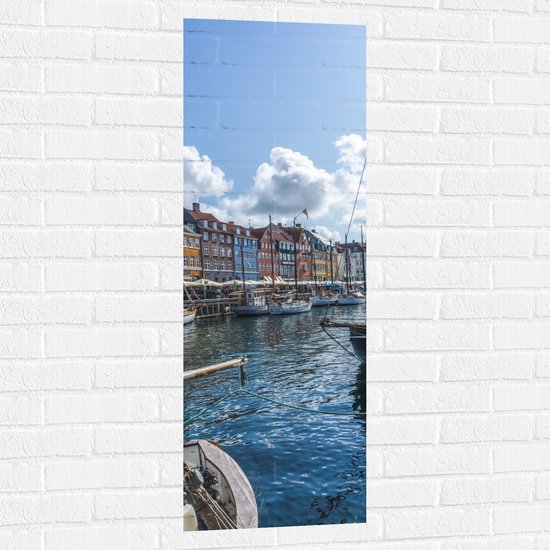 WallClassics - Muursticker - Ouderwetse Schepen in Grachten van Amsterdam - 40x120 cm Foto op Muursticker