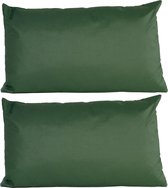 2x Bank/sier kussens voor binnen en buiten in de kleur donkergroen 30 x 50 cm - Tuin/huis kussens