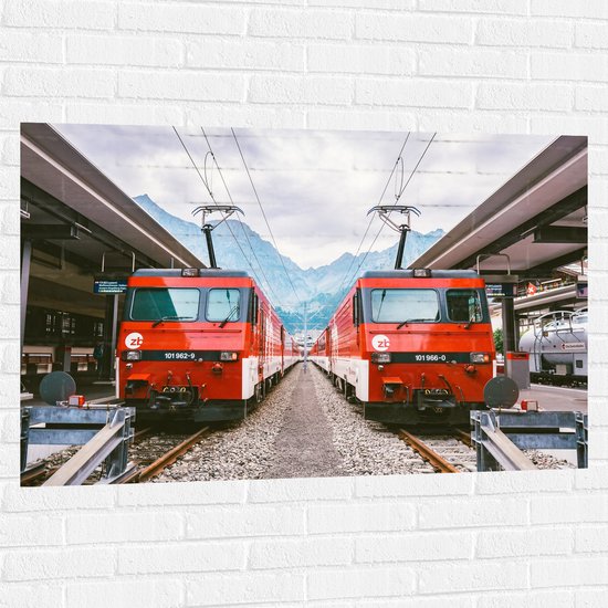 WallClassics - Muursticker - Twee Treinen bij Station - 120x80 cm Foto op Muursticker