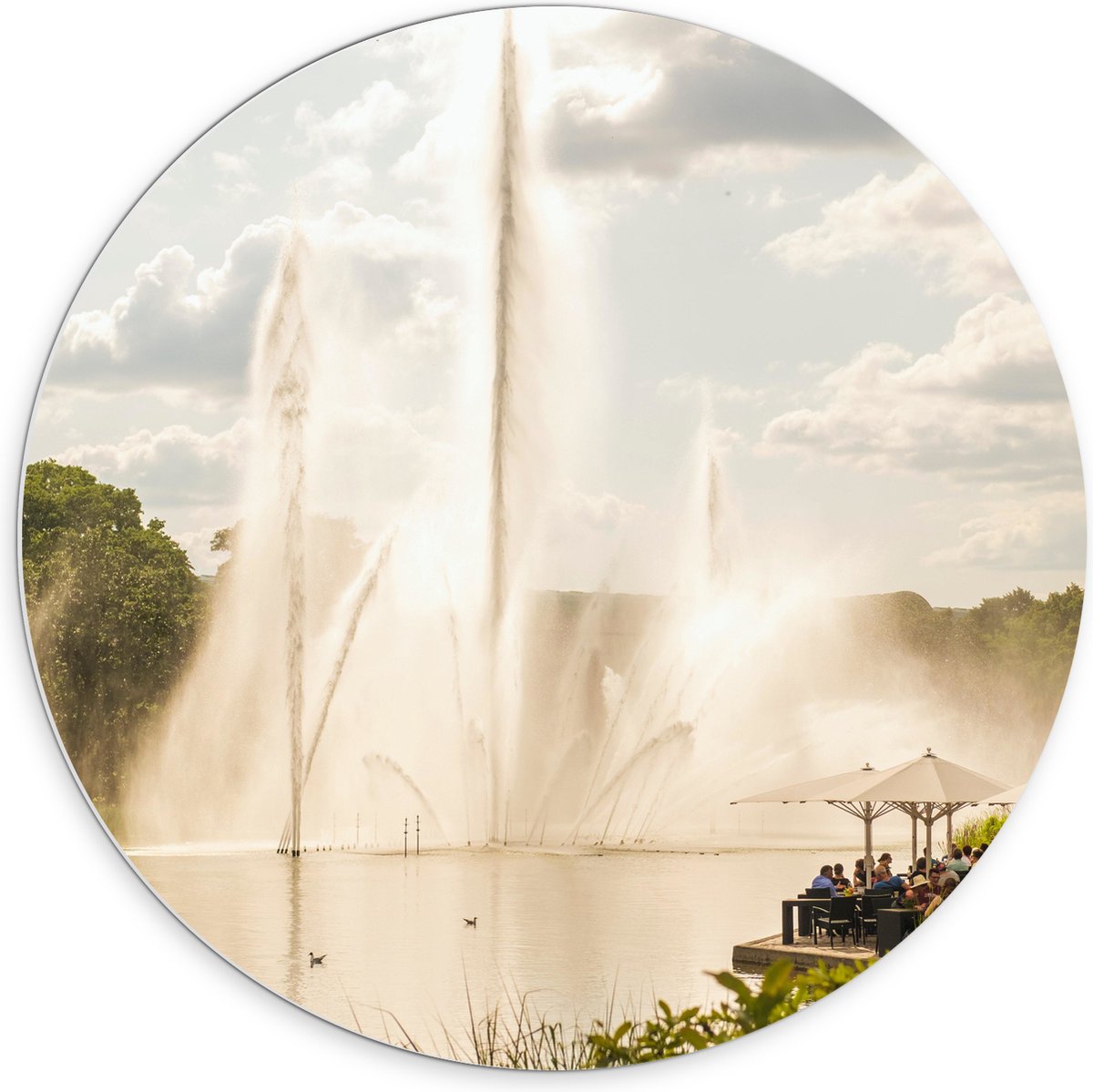 PVC Schuimplaat Muurcirkel - Waterfontein in een Meer - 70x70 cm Foto op Muurcirkel (met o