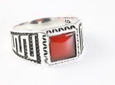 Bewerkte zilveren ring met rode agaat - maat 19.5