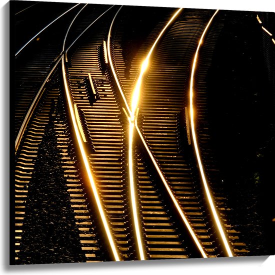 WallClassics - Canvas - Kruisende Spoorwegen in het Donker - 100x100 cm Foto op Canvas Schilderij (Wanddecoratie op Canvas)