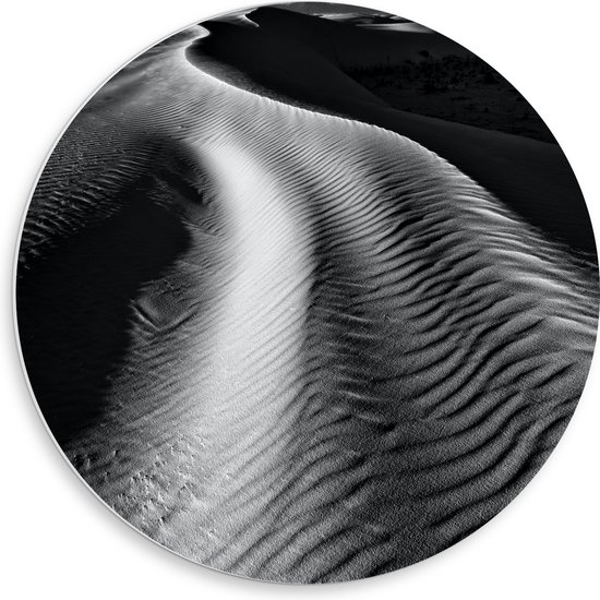 PVC Schuimplaat Muurcirkel - Maan boven Zandheuvels (Zwart- wit) - 50x50 cm Foto op Muurcirkel (met ophangsysteem)
