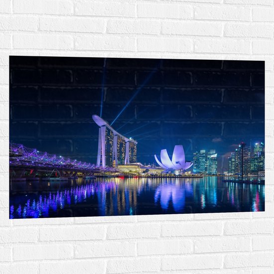 Muursticker - Gebouwen in de Avond in Singapore - 105x70 cm Foto op Muursticker