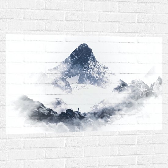 WallClassics - Muursticker - Man in de Mist bij Hoge Berg - 105x70 cm Foto op Muursticker