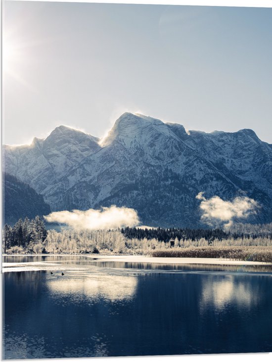 Acrylglas - Berglandschap met Sneeuw en een Meer - 60x80 cm Foto op Acrylglas (Met Ophangsysteem)