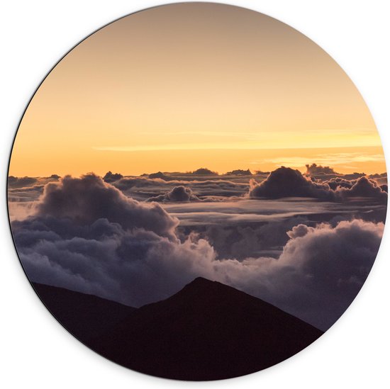 Dibond Muurcirkel - Bergen boven de Wolken - Hawaii - 70x70 cm Foto op Aluminium Muurcirkel (met ophangsysteem)