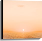 WallClassics - Canvas - Mistige Zonsondergang boven Zee - 60x60 cm Foto op Canvas Schilderij (Wanddecoratie op Canvas)
