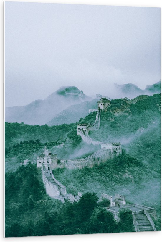 WallClassics - PVC Schuimplaat- Chinese Muur door Bosgebied in China - 80x120 cm Foto op PVC Schuimplaat