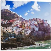 Tuinposter – Gekleurden Huizen op Bergen - Italië - 100x100 cm Foto op Tuinposter (wanddecoratie voor buiten en binnen)