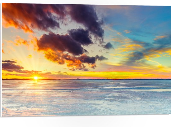 WallClassics - Plaque de Mousse PVC - Rayons de Soleil dans le Ciel Multicolore au-dessus de l' Water - 75x50 cm Photo sur Plaque de Mousse PVC