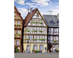 Kibri 38903 H0 Vakwerkhuis op de markt in Miltenberg