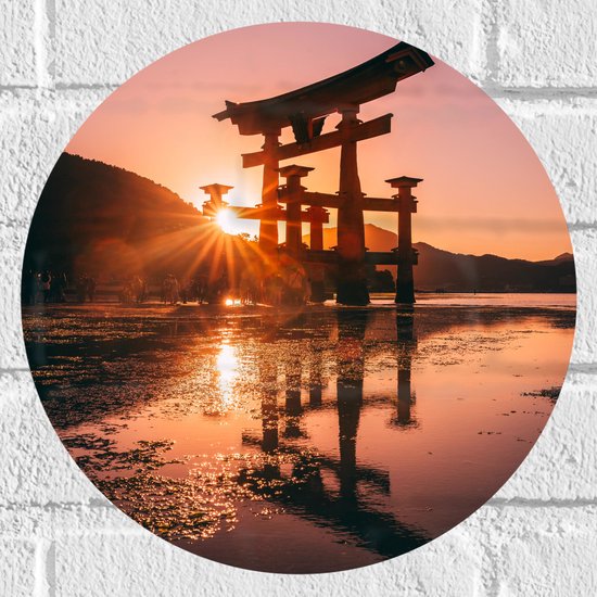 Muursticker Cirkel - Ondergaande Zon - Itsukushima Shrine Japan - 30x30 cm Foto op Muursticker