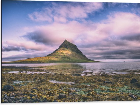 Dibond - Kirkjufell Berg - IJsland - 80x60 cm Foto op Aluminium (Met Ophangsysteem)