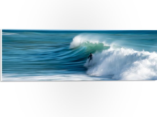 WallClassics - PVC Schuimplaat- Surfer over Razende Golven op Zee - 60x20 cm Foto op PVC Schuimplaat