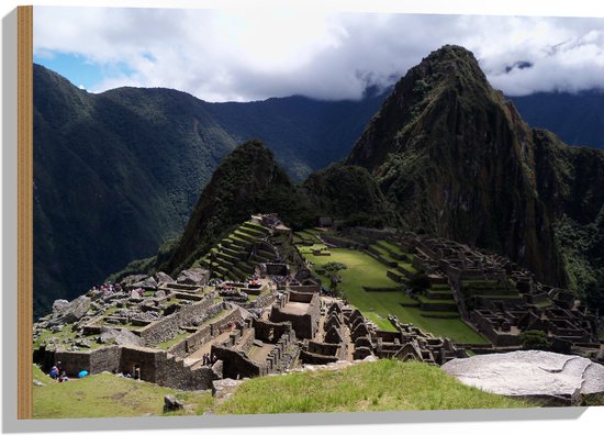 WallClassics - Hout - Uitzicht o9ver Machu Picchu in Peru - 75x50 cm - 9 mm dik - Foto op Hout (Met Ophangsysteem)