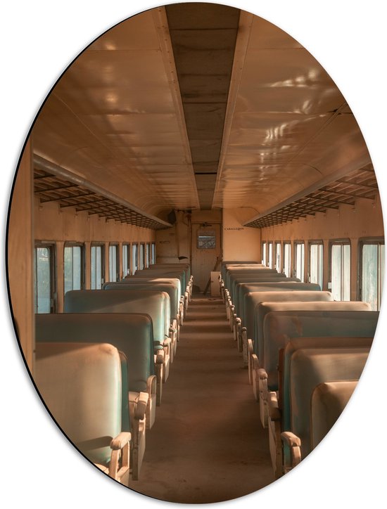 WallClassics - Dibond Ovaal - Binnenkant van oude Bus - 42x56 cm Foto op Ovaal (Met Ophangsysteem)