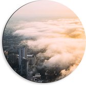 WallClassics - Dibond Muurcirkel - Laag Wolken over de Stad - 40x40 cm Foto op Aluminium Muurcirkel (met ophangsysteem)