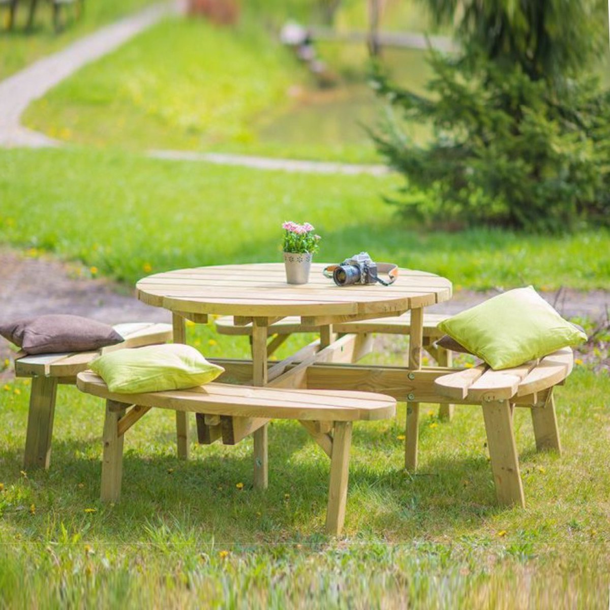 Rockwood® Picknicktafel Rond 1.20m Montage op locatie. Extra gemak en vakkundige service met 1 rugleuning