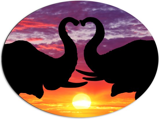 Dibond Ovaal - Silhouet van Koppel Olifanten met Hartvormige Slurfen - 80x60 cm Foto op Ovaal (Met Ophangsysteem)