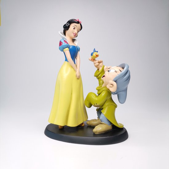 Statuette, figurine Blanche-Neige & Dopey. Figurine Blanche-Neige avec Dopey 24 cm
