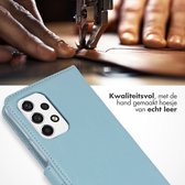 Selencia Hoesje Geschikt voor Samsung Galaxy A53 Hoesje Met Pasjeshouder - Selencia Echt Lederen Bookcase - lichtblauw