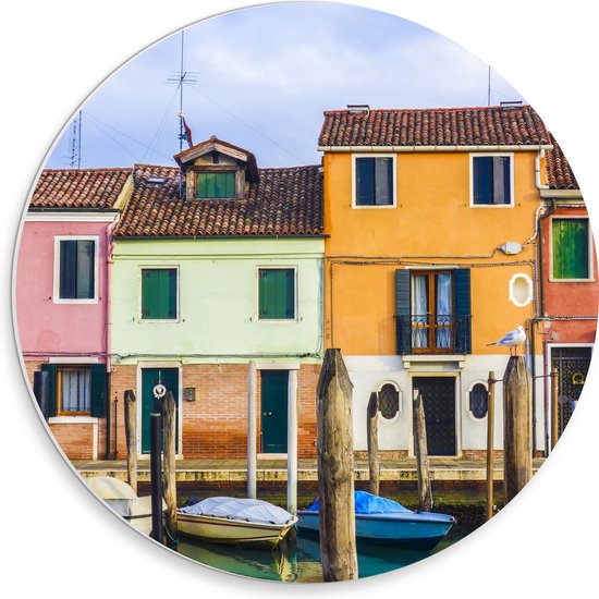 WallClassics - PVC Schuimplaat Muurcirkel - Gekleurde Huizen aan het Water met Boten - 30x30 cm Foto op Muurcirkel (met ophangsysteem)