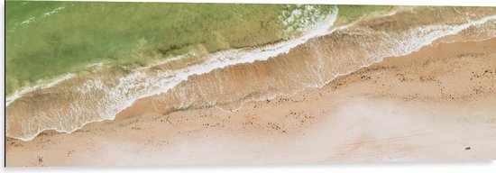 WallClassics - Dibond - Groenkleurige Zee aan het Strand - 120x40 cm Foto op Aluminium (Met Ophangsysteem)