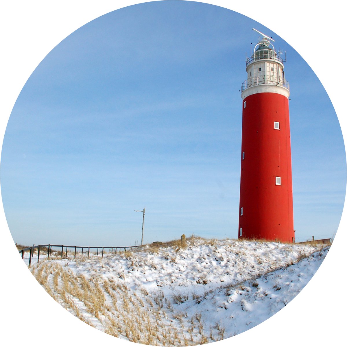 Texelphotos.nl - Muurcirkel -Texel Vuurtoren winter - Wanddecoratie rond - Wandcirkel - Vuurtoren - Sneeuw - Strand - Natuur - Noordzee – Duinen - Aluminium - Dibond - 50x50 cm - Binnen en Buiten.