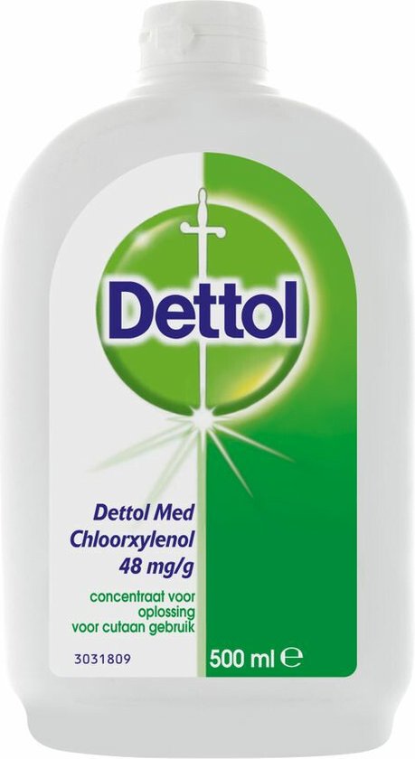 Witte Dettol fles met groene opdruk. Bevat 500 ml.
